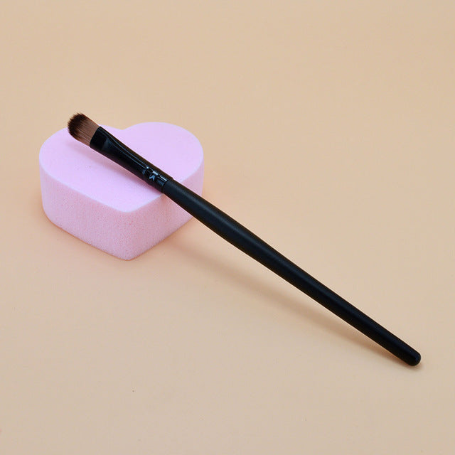 1 Pcs Blending Makeup Brush Portable Wooden Handle Makeup Brush For Eyeshadow Nose Contour Smudge Makeup Tool TSLM1